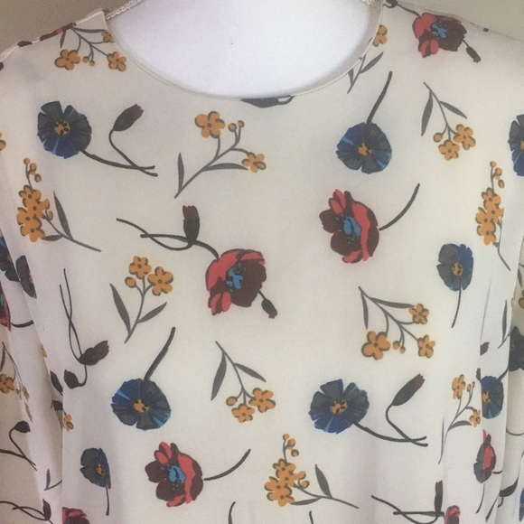Carmen Marc Valvo Floral Bell Sleeve Blouse - Picture 2 of 9